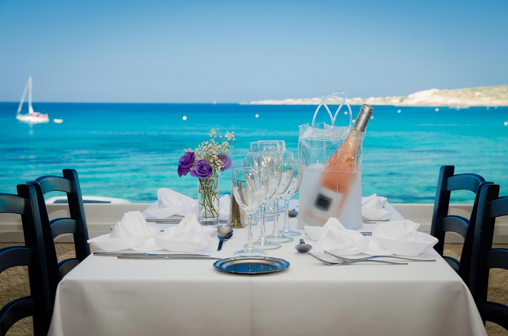 Restaurant avec vue imprenable sur la mer